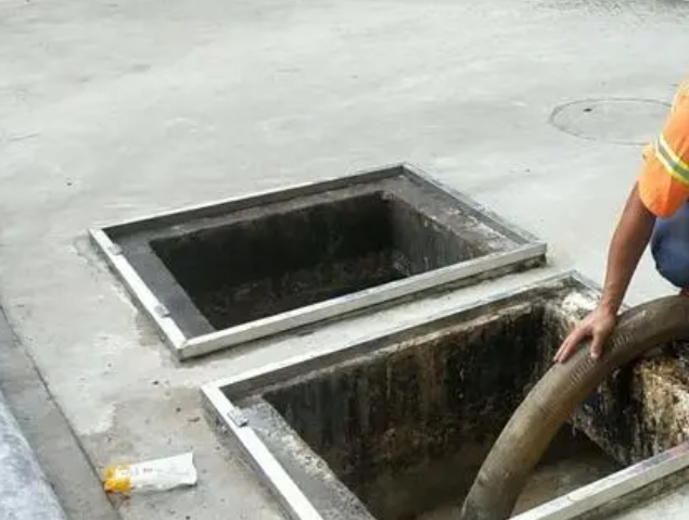 四子王化粪池清理